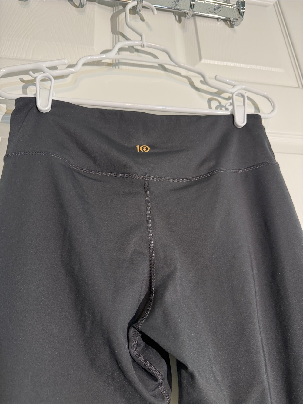 tentree Black High-Waist Active Leggings with Subtle Logo - Picture 4 of 13